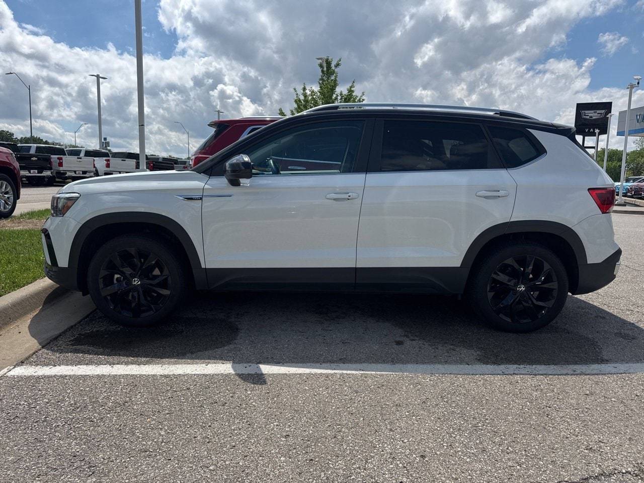 2023 Volkswagen Taos SE — SUV — 18,079 mi — Kansas City, MO