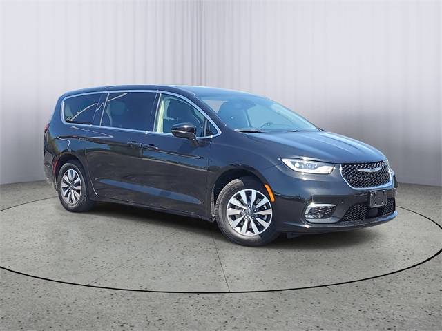2024 Chrysler Pacifica Hybrid Select — Minivan — 50,573 mi — Paw Paw, MI