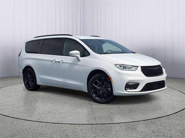 2022 Chrysler Pacifica Touring L — Minivan — 42,766 mi — Paw Paw, MI