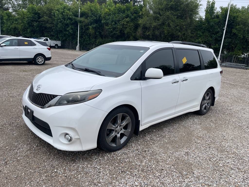 2015 Toyota Sienna SE — Minivan — 84,155 mi — Clinton Township, MI