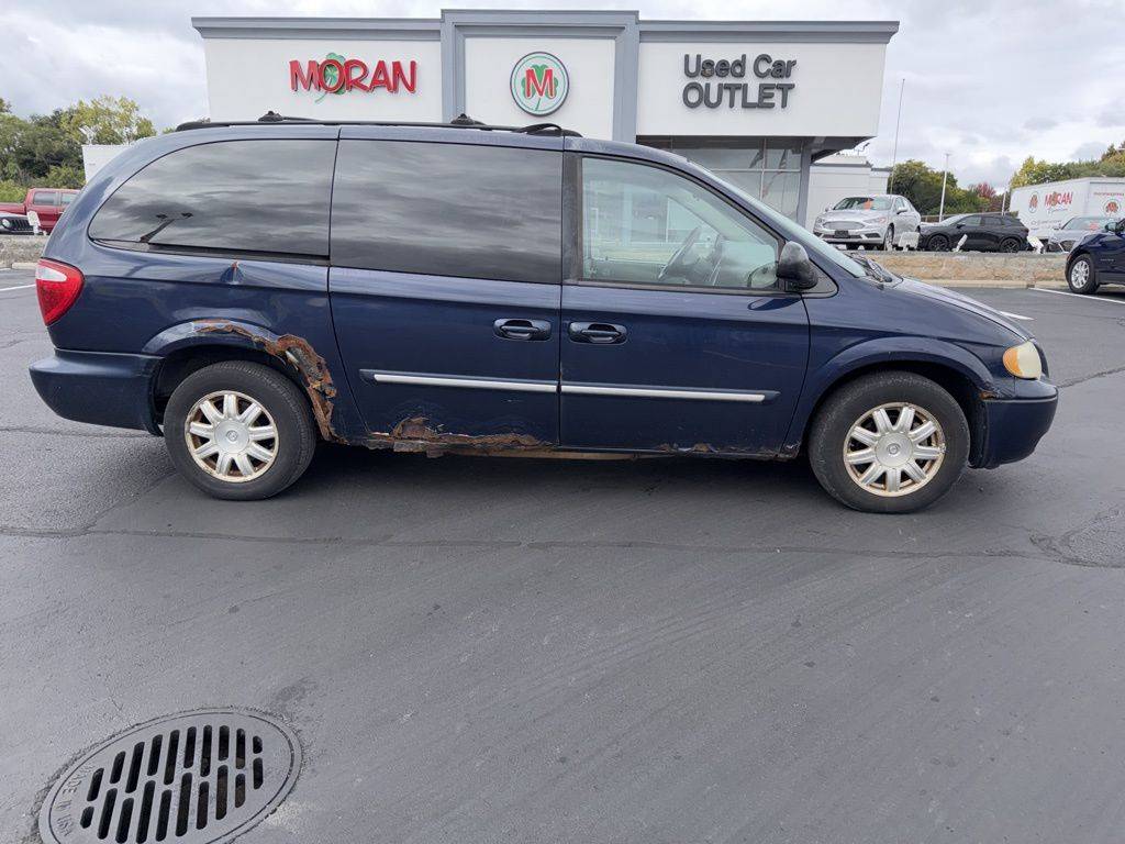 2005 Chrysler Town & Country Touring — Minivan — 178,563 mi — Clinton Township, MI