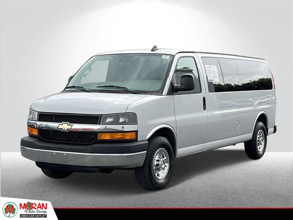 2016 Chevrolet Express Passenger LT — Passenger Van — 31,792 mi — Clinton Township, MI