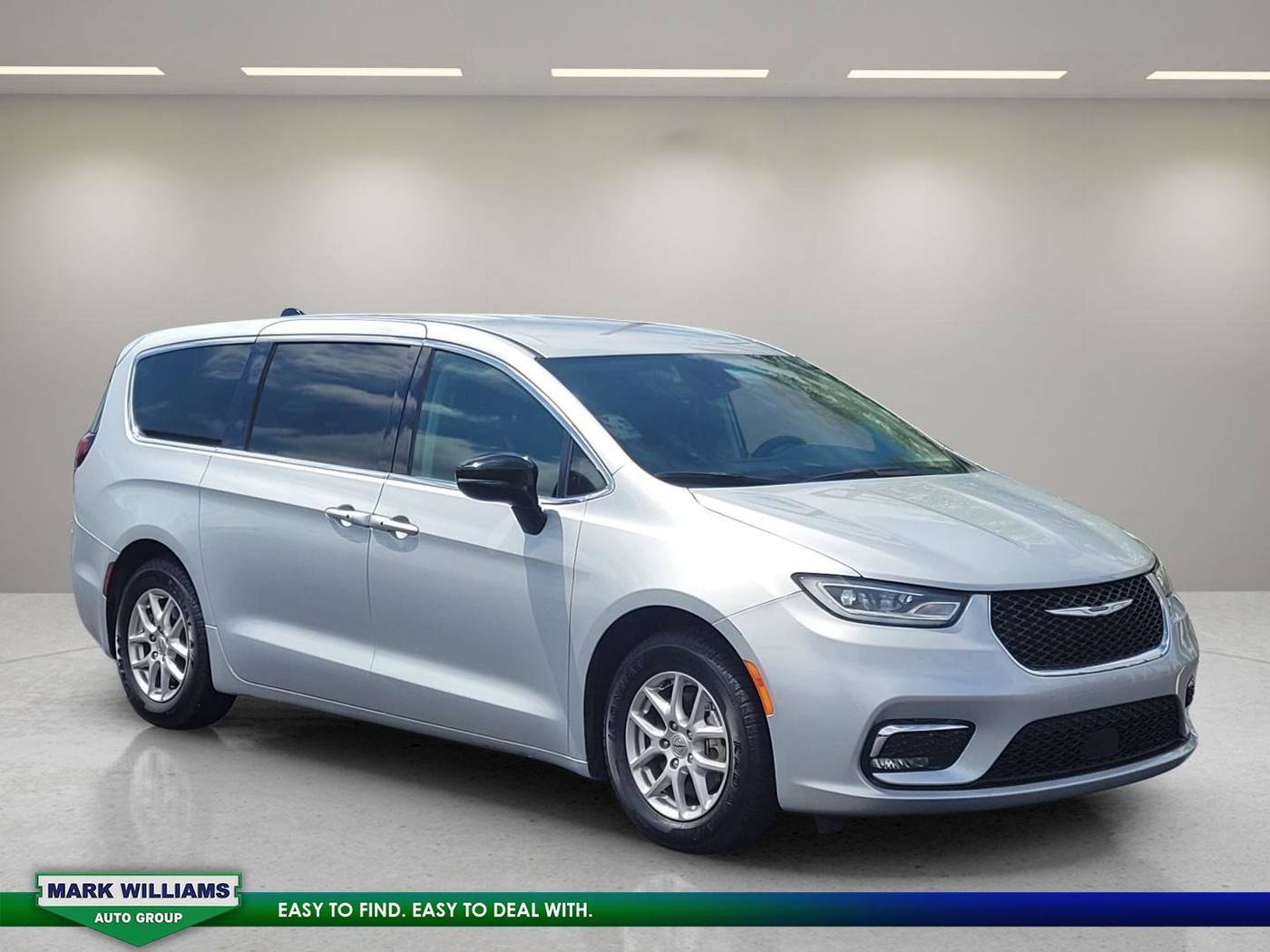 2024 Chrysler Pacifica Touring L — Minivan — 17,834 mi — Cincinnati, OH