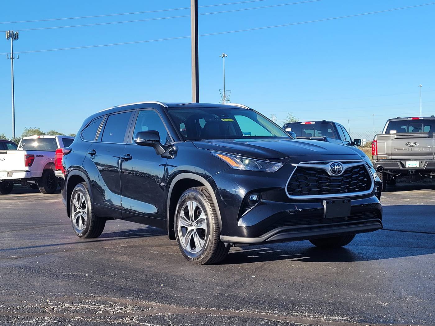2024 Toyota Highlander XLE — SUV — 6,878 mi — Cincinnati, OH