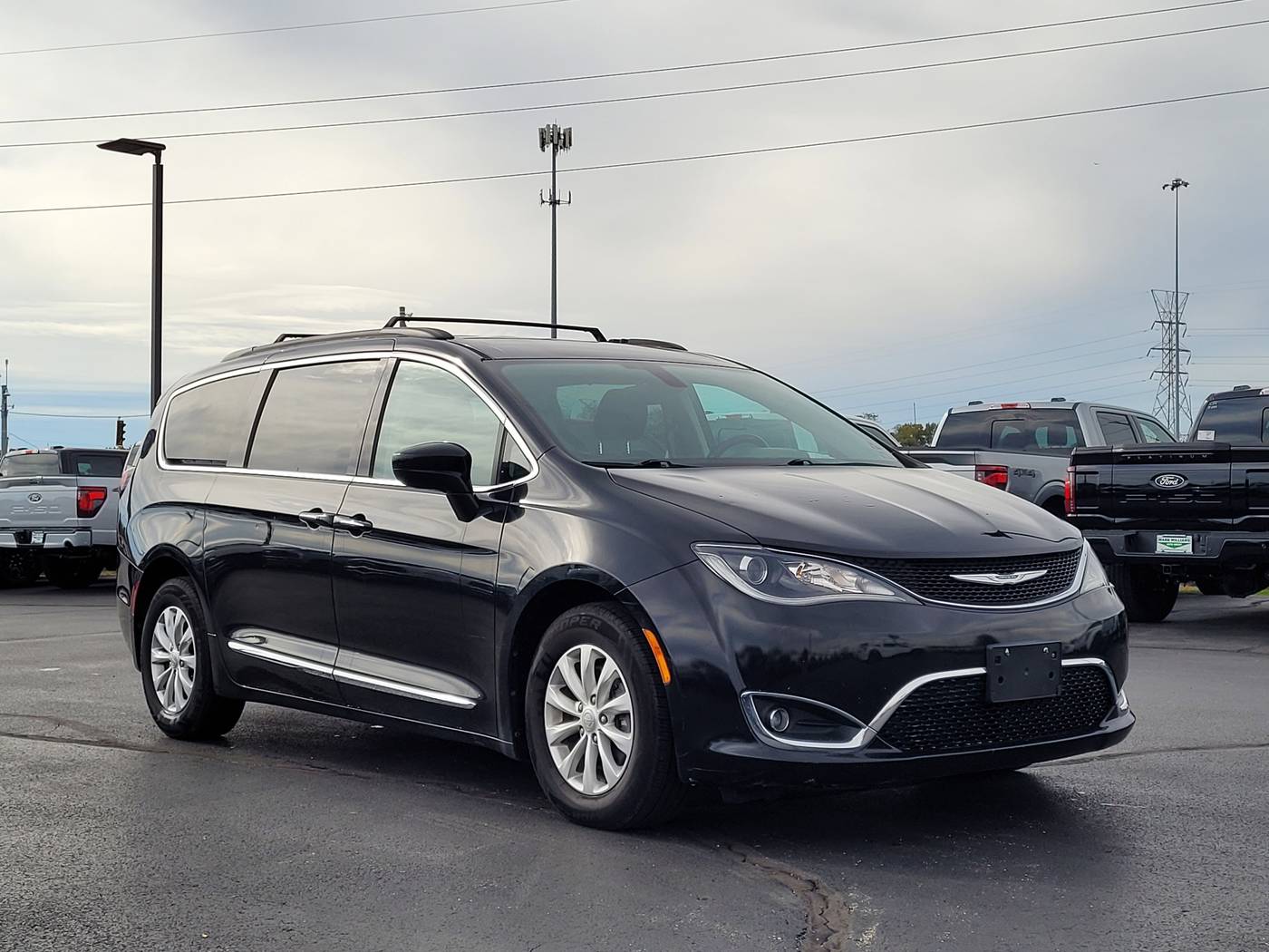 2017 Chrysler Pacifica Touring L — Minivan — 152,057 mi — Cincinnati, OH