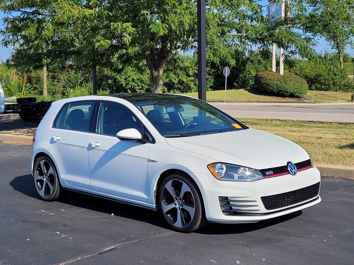2016 Volkswagen Golf GTI SE — Hatchback — 92,878 mi — Cincinnati, OH