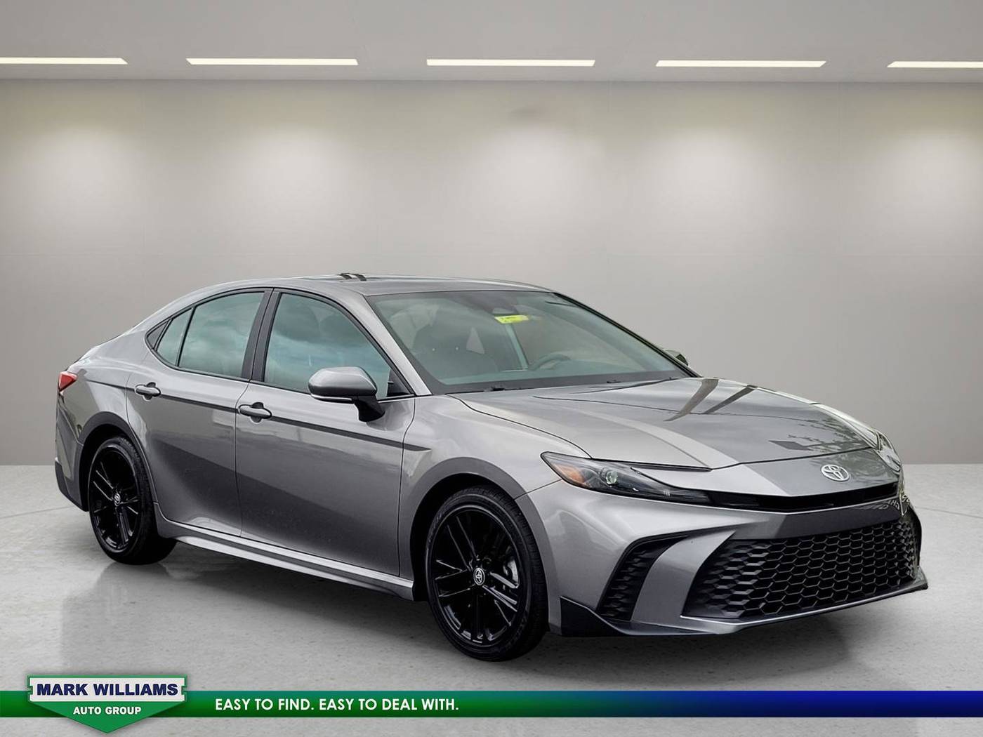 2025 Toyota Camry SE — Sedan — 20,711 mi — Cincinnati, OH