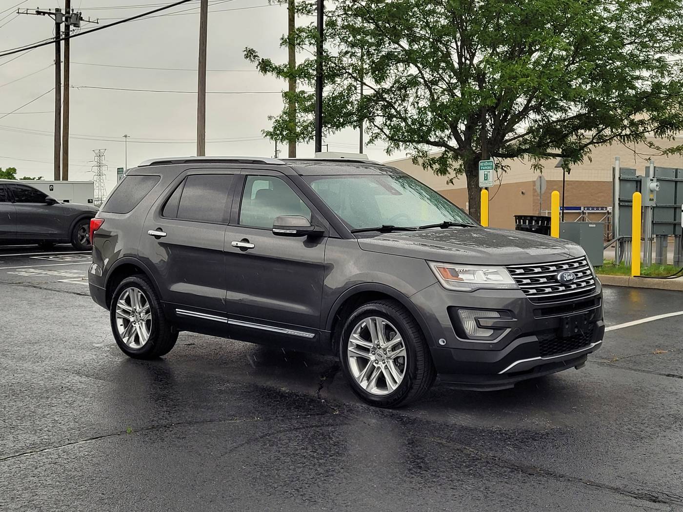 2017 Ford Explorer Limited — SUV — 106,515 mi — Cincinnati, OH
