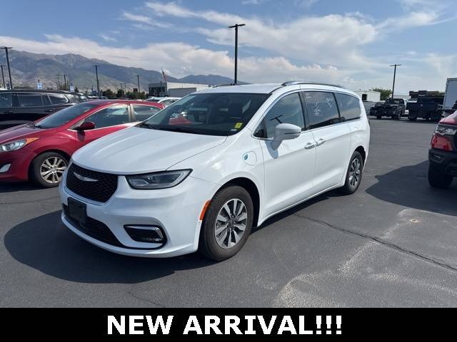 2021 Chrysler Pacifica Hybrid Touring L — Minivan — 54,354 mi — Layton, UT