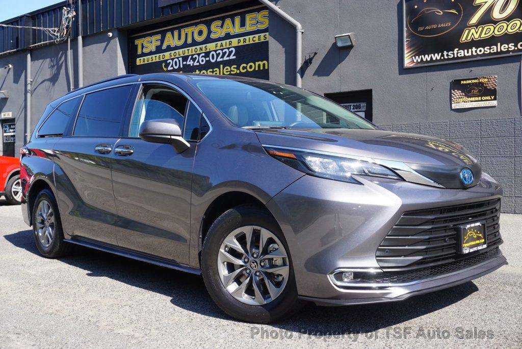 2024 Toyota Sienna XLE — Minivan — 47,984 mi — Hasbrouck Heights, NJ