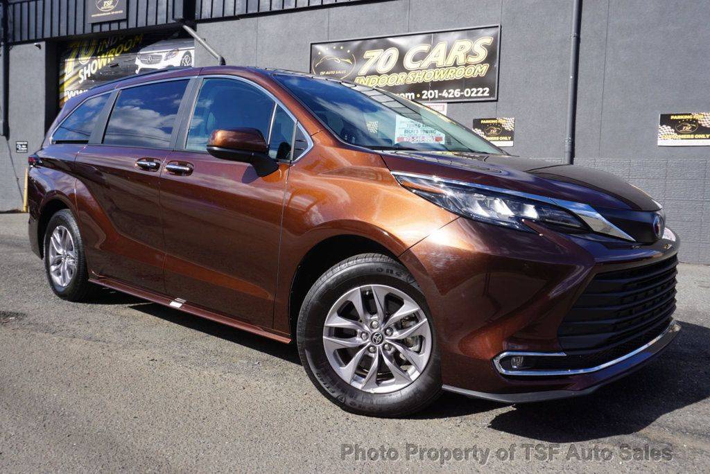 2024 Toyota Sienna XLE — Minivan — 28,161 mi — Hasbrouck Heights, NJ