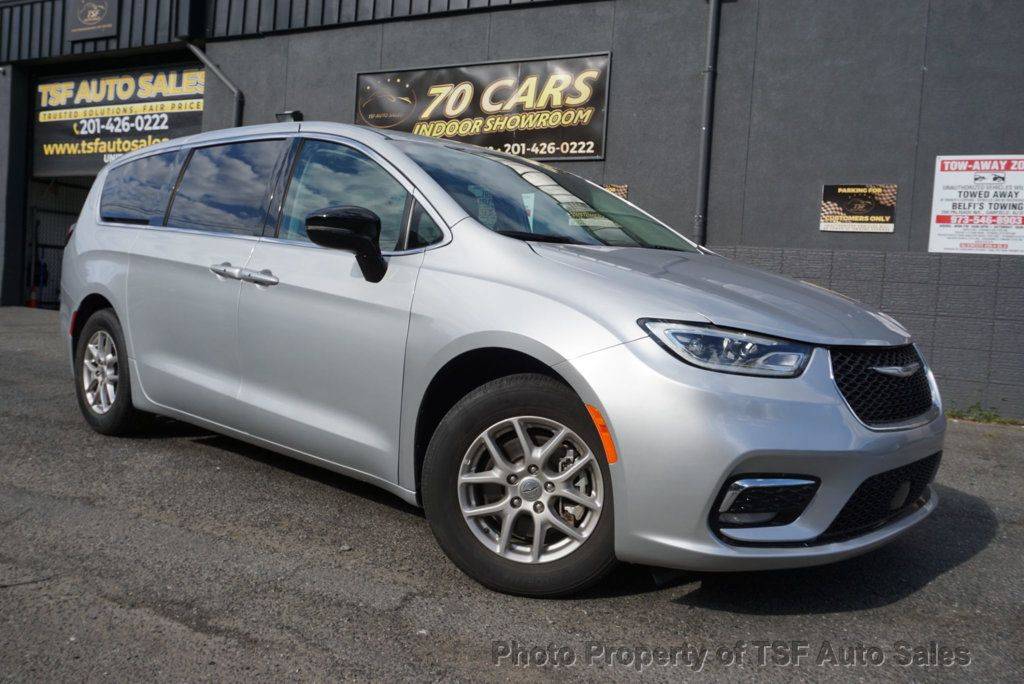 2024 Chrysler Pacifica Touring L — Minivan — 26,307 mi — Hasbrouck Heights, NJ