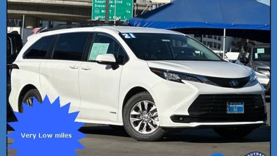 2021 Toyota Sienna LE — Minivan — 6,556 mi — Los Angeles, CA
