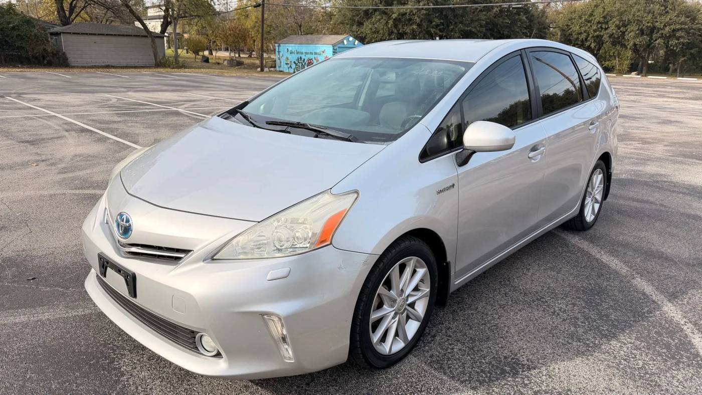 2014 Toyota Prius v Two