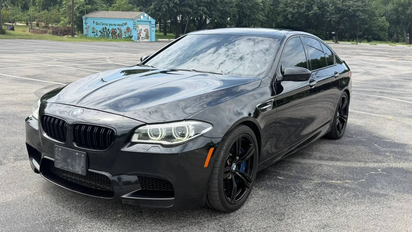 2014 BMW M5 Standard