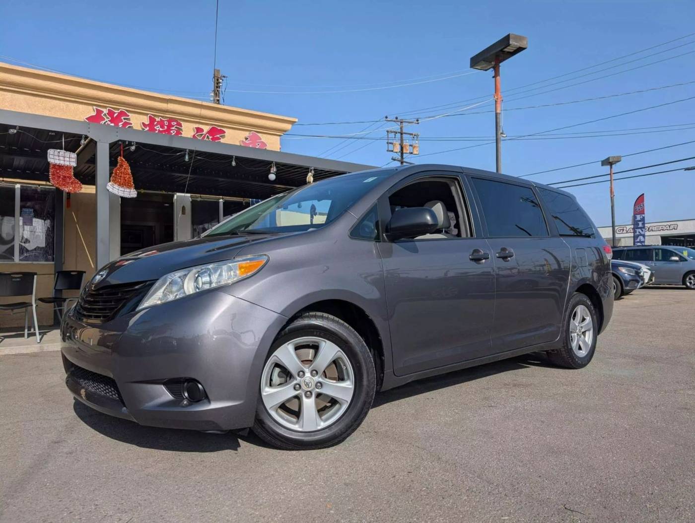 2011 Toyota Sienna Base — Minivan — 193,406 mi — EL MONTE, CA