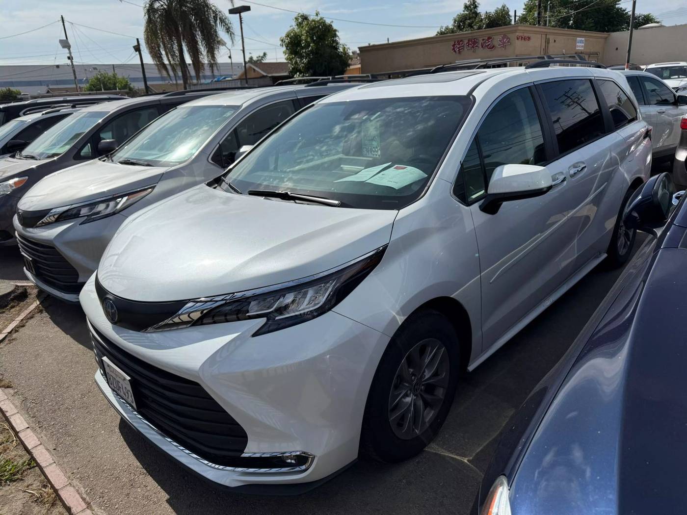 2022 Toyota Sienna XLE — Minivan — 14,102 mi — EL MONTE, CA
