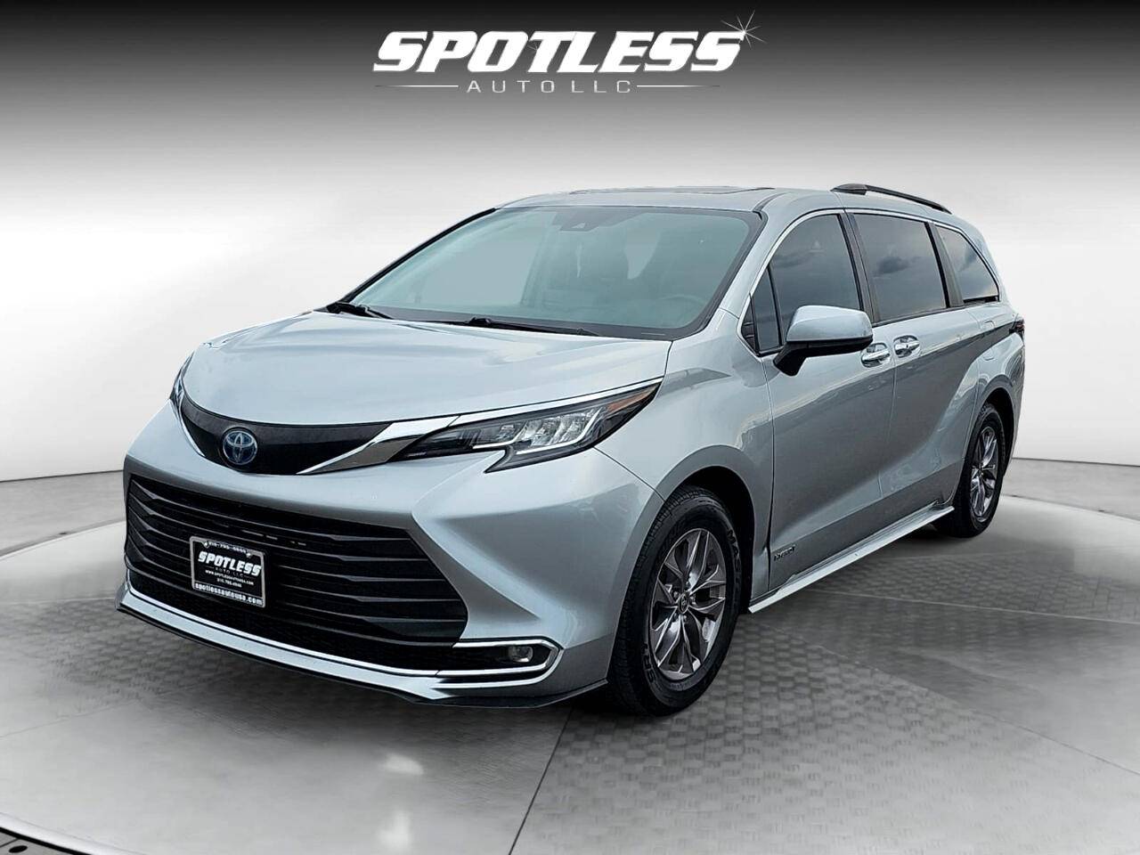 2021 Toyota Sienna XLE — Minivan — 161,535 mi — San Antonio, TX