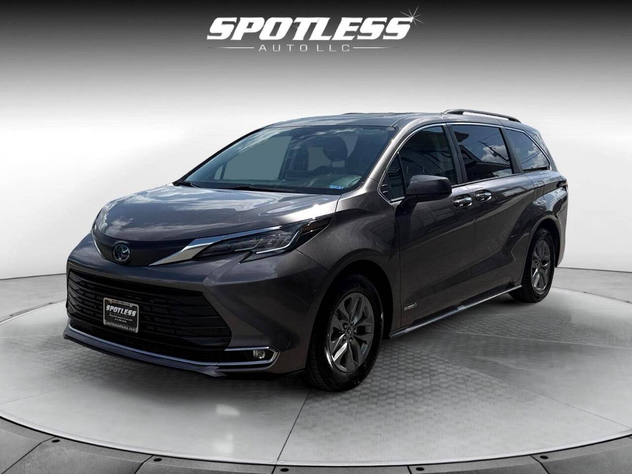 2021 Toyota Sienna XLE — Minivan — 114,065 mi — San Antonio, TX