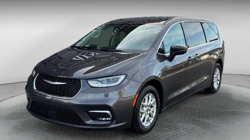 2023 Chrysler Pacifica Touring L — Minivan — 100,486 mi — San Antonio, TX