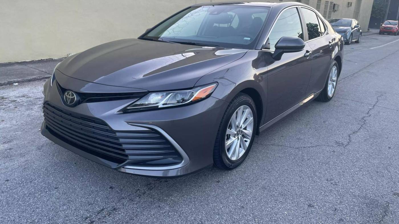 2023 Toyota Camry LE — Sedan — 29,240 mi — Hollywood, FL