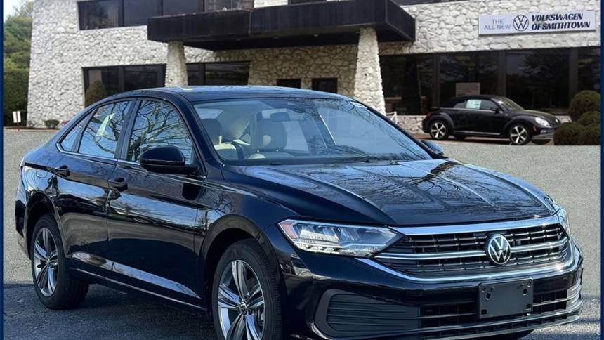 2024 Volkswagen Jetta SE — Sedan — 5,260 mi — St. James, NY
