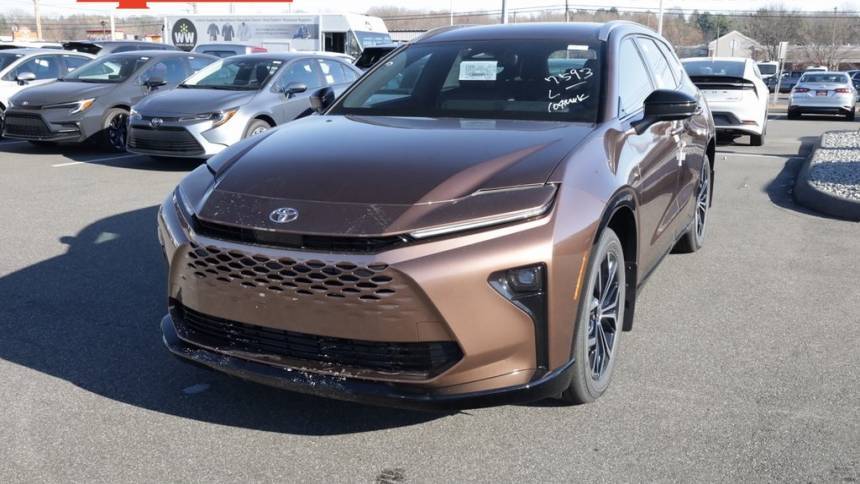 2025 Toyota Crown Signia XLE — SUV — 6,573 mi — Wallingford, CT