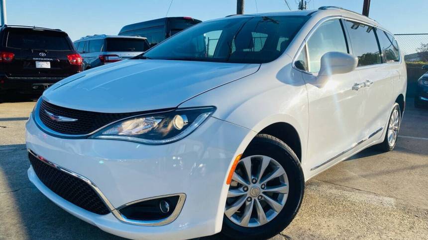 2019 Chrysler Pacifica Touring L — Minivan — 136,341 mi — Gainesville, GA