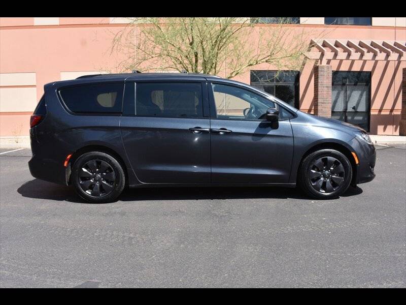 2020 Chrysler Pacifica Hybrid Limited — Minivan — 68,105 mi — Mesa, AZ