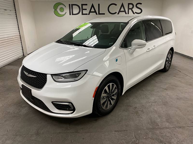 2022 Chrysler Pacifica Hybrid Touring L — Minivan — 78,526 mi — Mesa, AZ