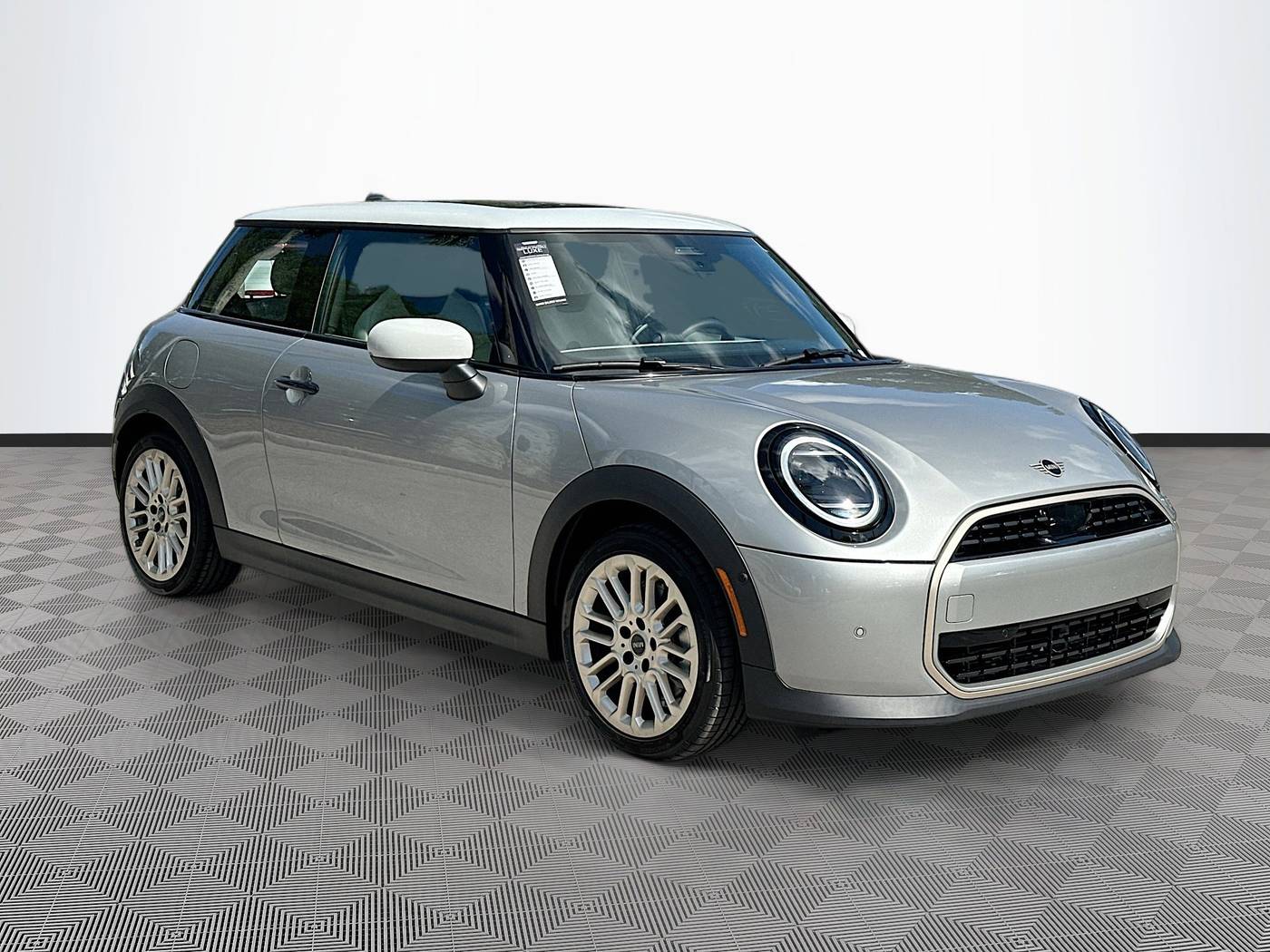 2025 MINI Hardtop C Signature Trim — Hatchback — 578 mi — Coconut Creek, FL
