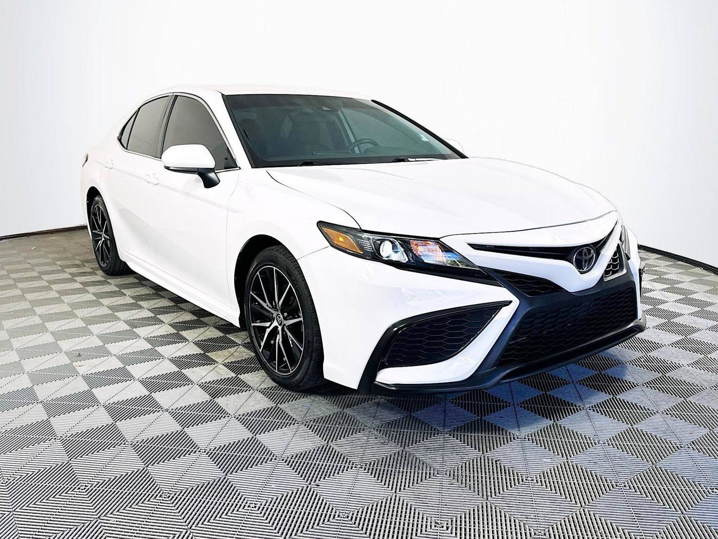 2021 Toyota Camry SE — Sedan — 51,467 mi — Miami, FL