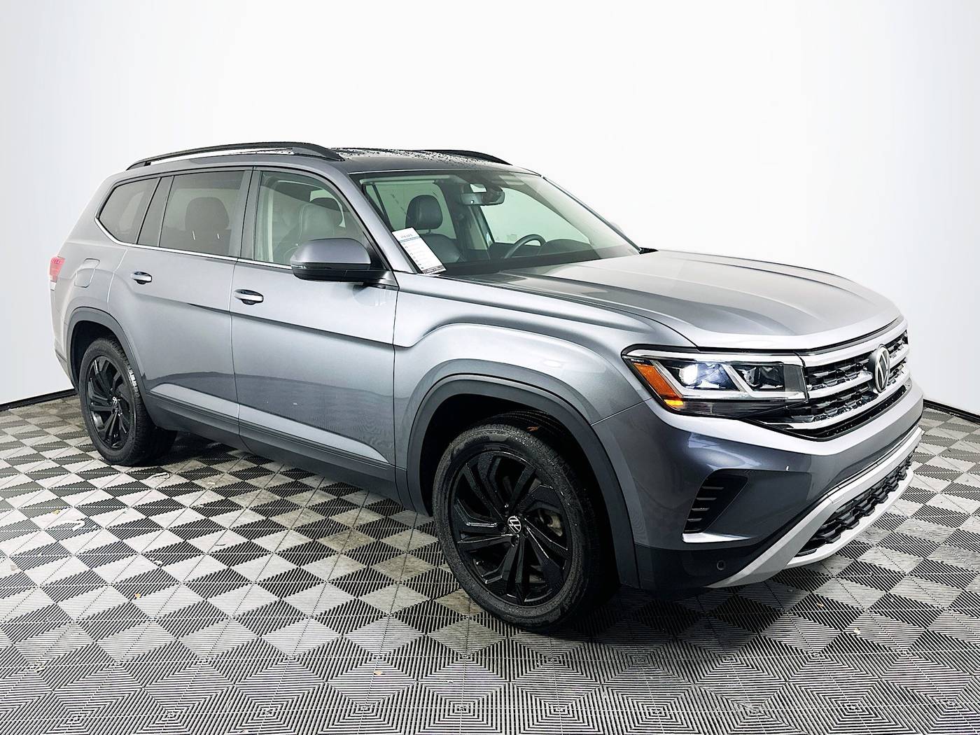 2022 Volkswagen Atlas SE with Technology — SUV — 29,757 mi — Miami, FL