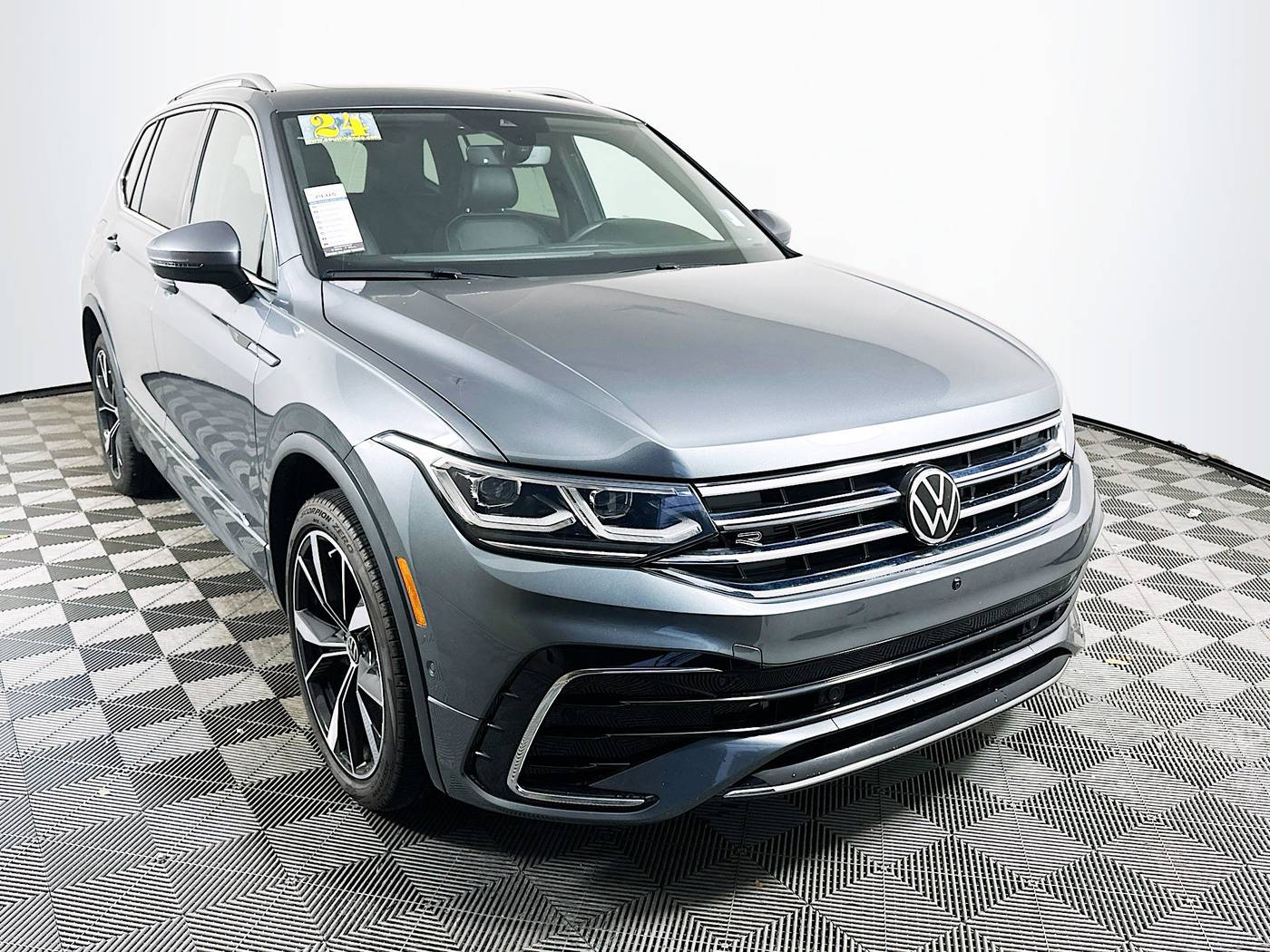 2024 Volkswagen Tiguan SEL R-Line — SUV — 8,339 mi — Miami, FL