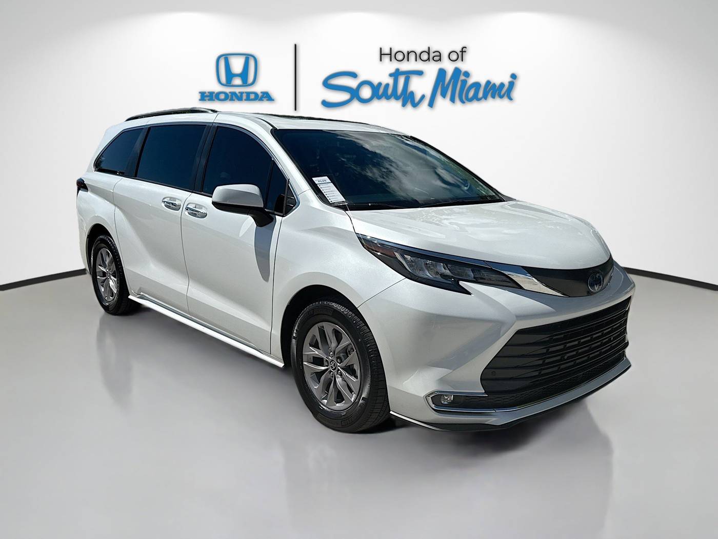 2022 Toyota Sienna XLE — Minivan — 45,418 mi — Miami, FL