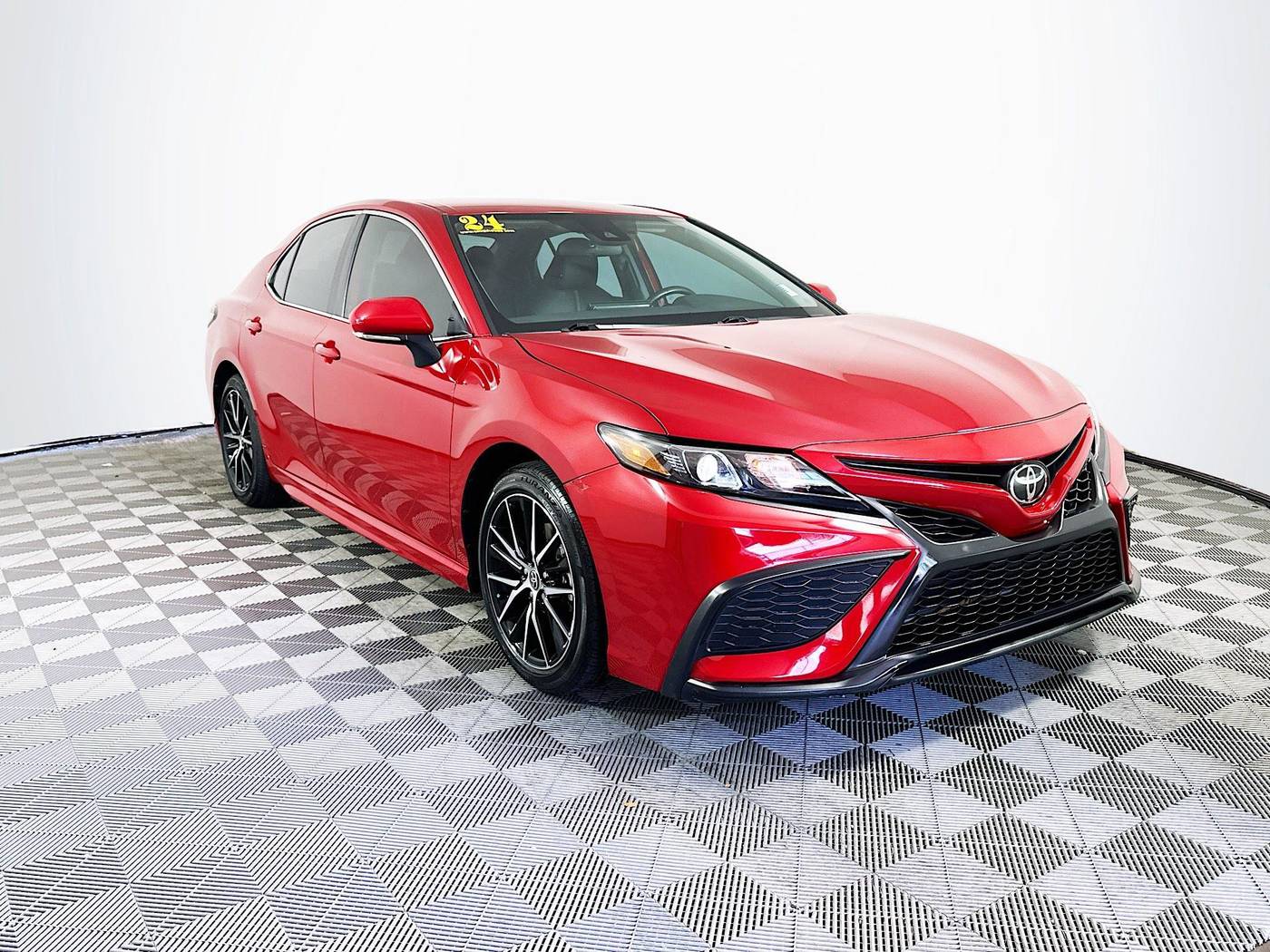 2024 Toyota Camry SE — Sedan — 19,825 mi — Miami, FL
