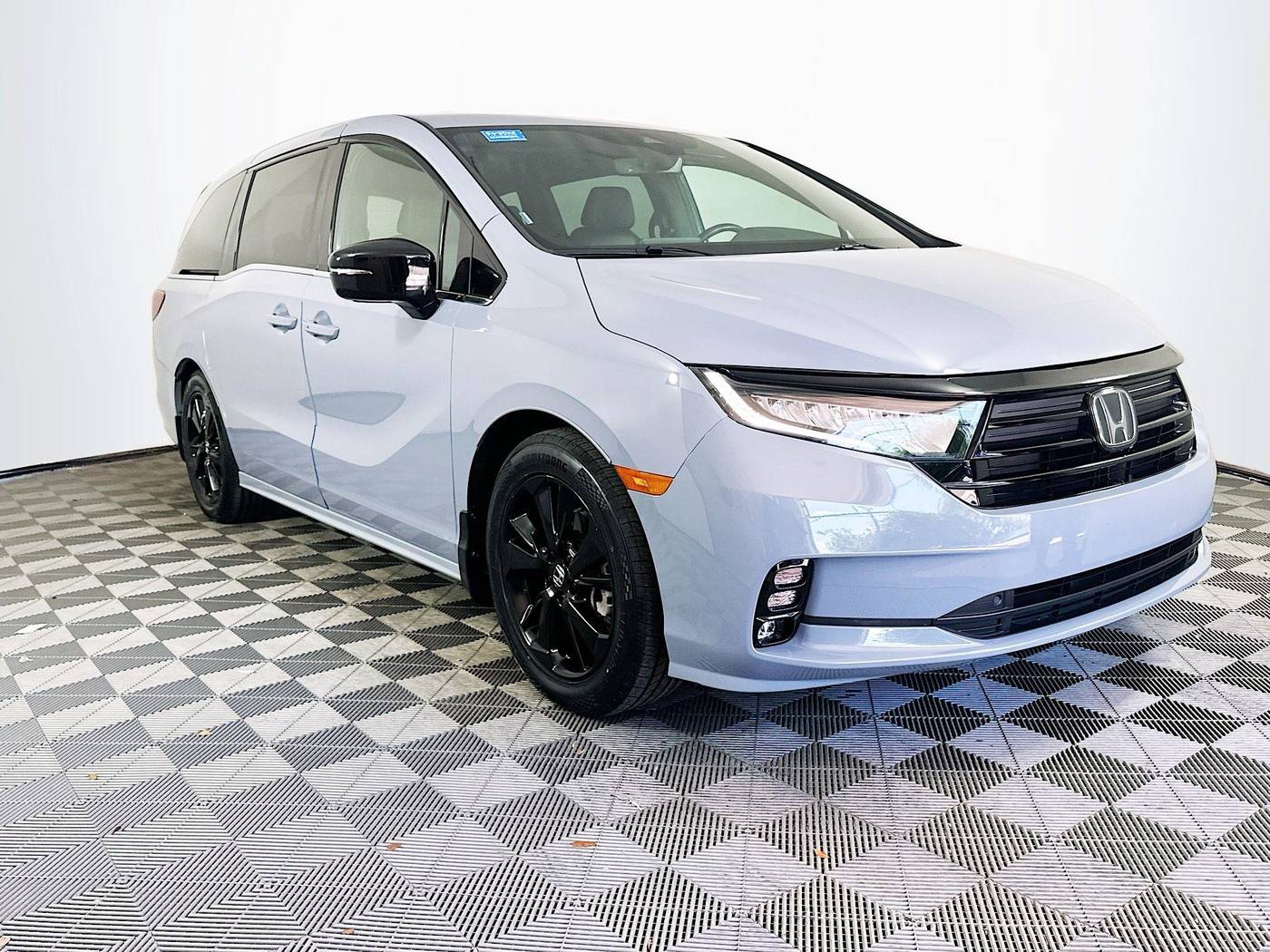 2023 Honda Odyssey Sport — Minivan — 17,577 mi — Miami, FL