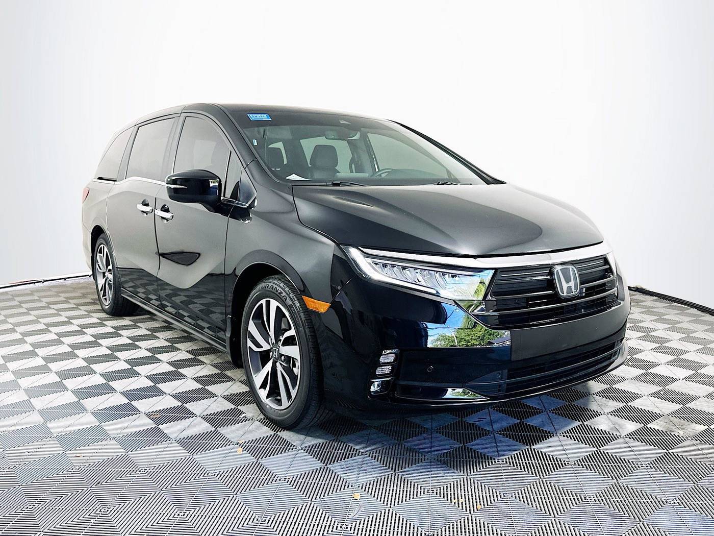2022 Honda Odyssey Touring — Minivan — 11,390 mi — Miami, FL