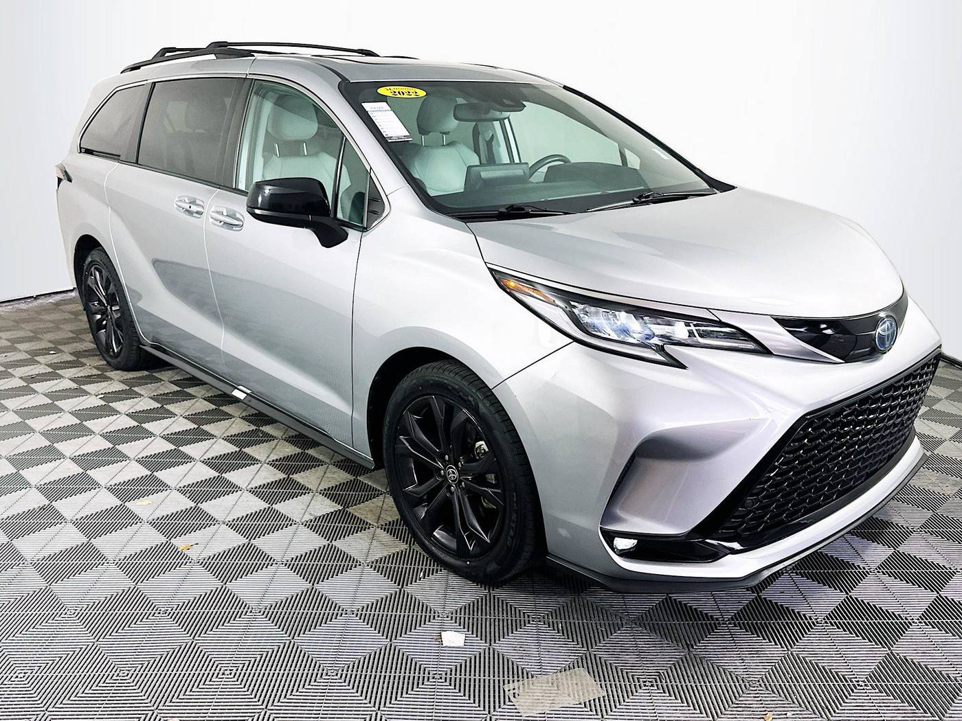 2022 Toyota Sienna XSE — Minivan — 42,454 mi — Miami, FL