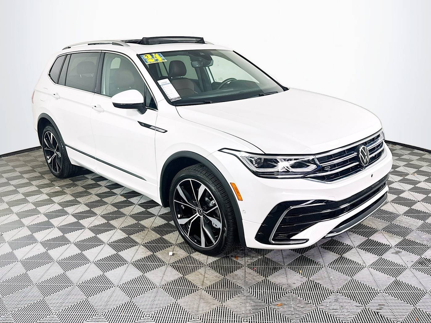2024 Volkswagen Tiguan SEL R-Line — SUV — 1,783 mi — Miami, FL