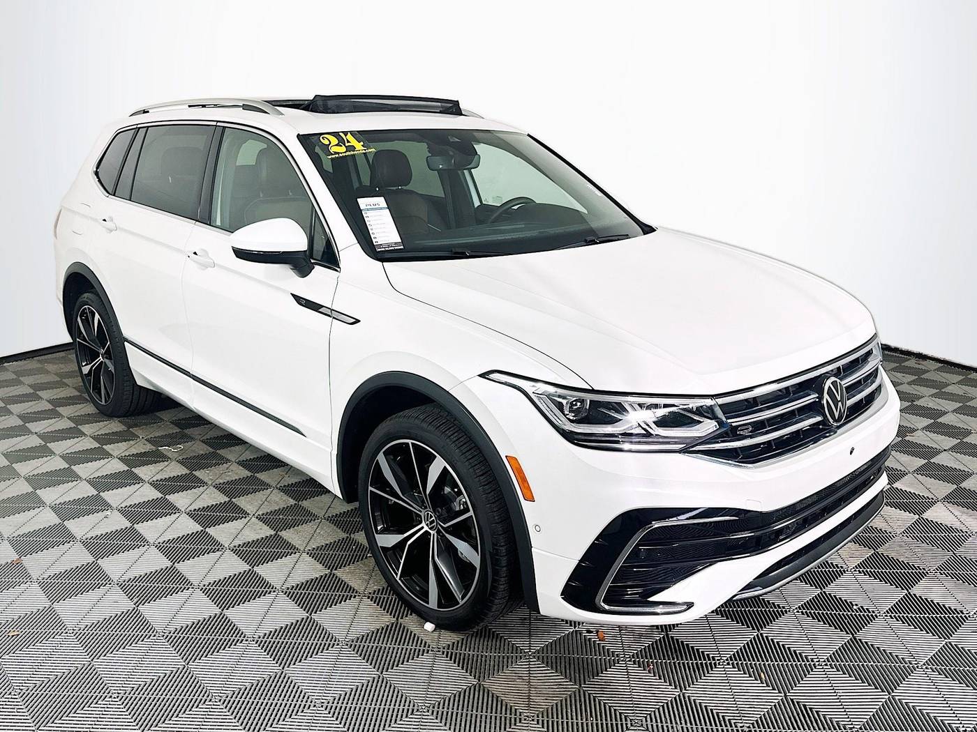 2024 Volkswagen Tiguan SEL R-Line — SUV — 2,087 mi — Miami, FL