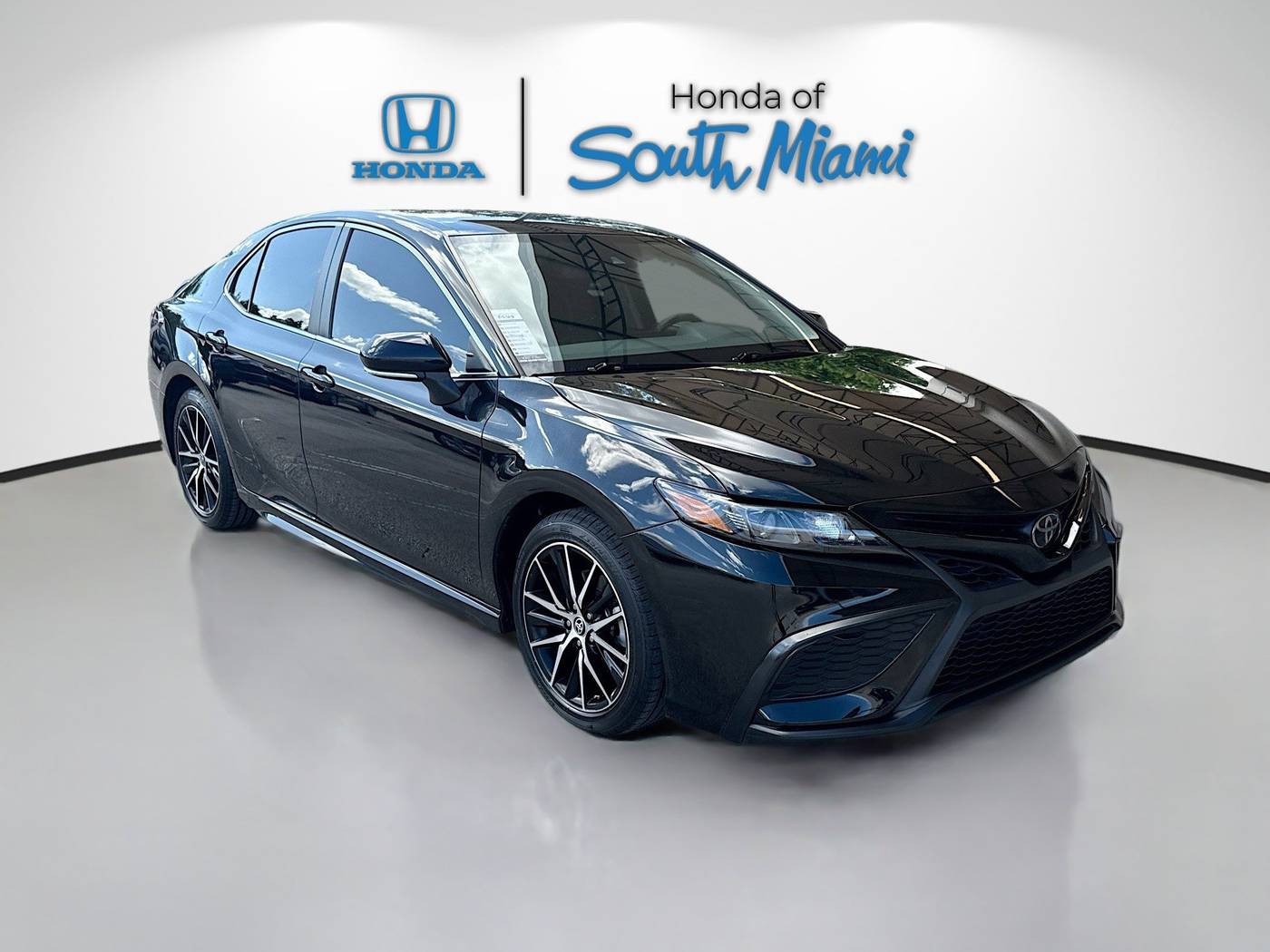 2023 Toyota Camry SE — Sedan — 27,804 mi — Miami, FL