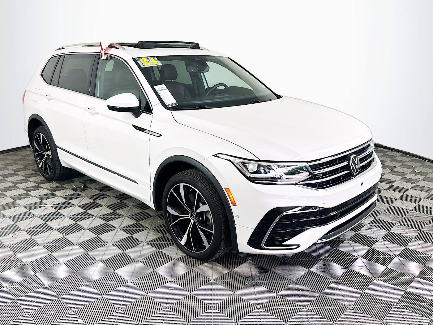 2024 Volkswagen Tiguan SEL R-Line — SUV — 8,823 mi — Miami, FL