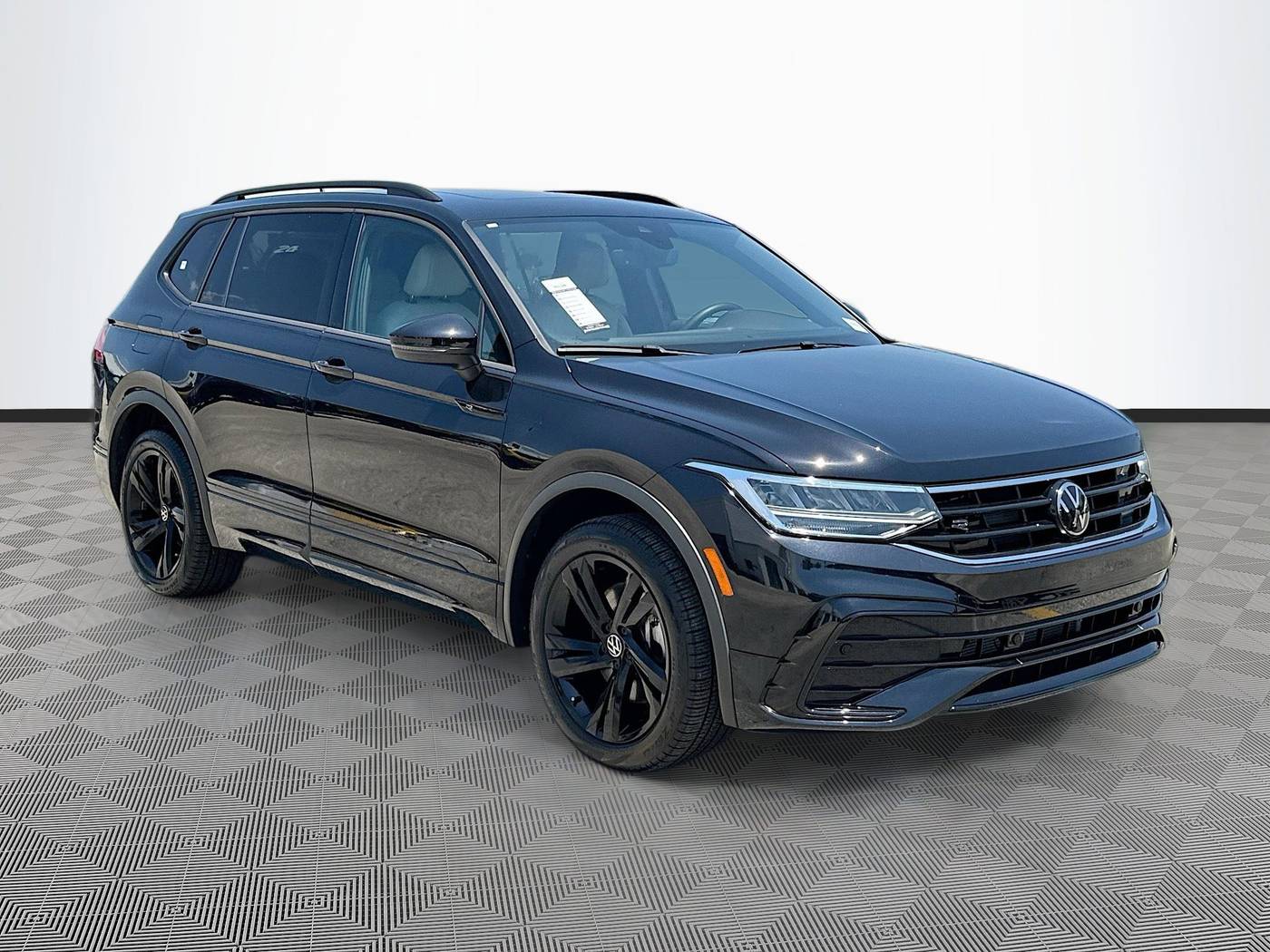2024 Volkswagen Tiguan SE R-Line Black — SUV — 5,483 mi — Pompano Beach, FL