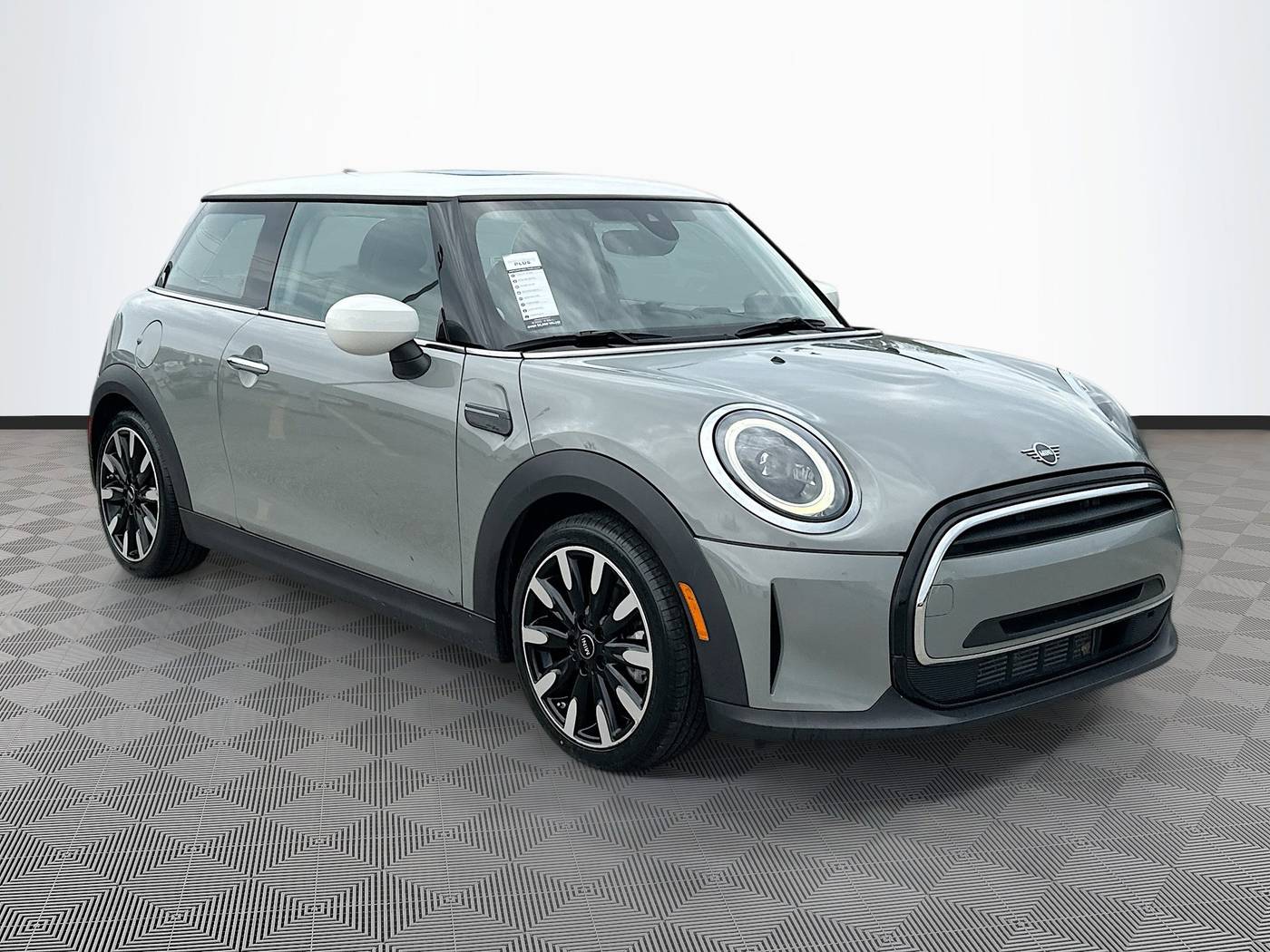 2023 MINI Hardtop Cooper Classic — Hatchback — 29,267 mi — Pompano Beach, FL
