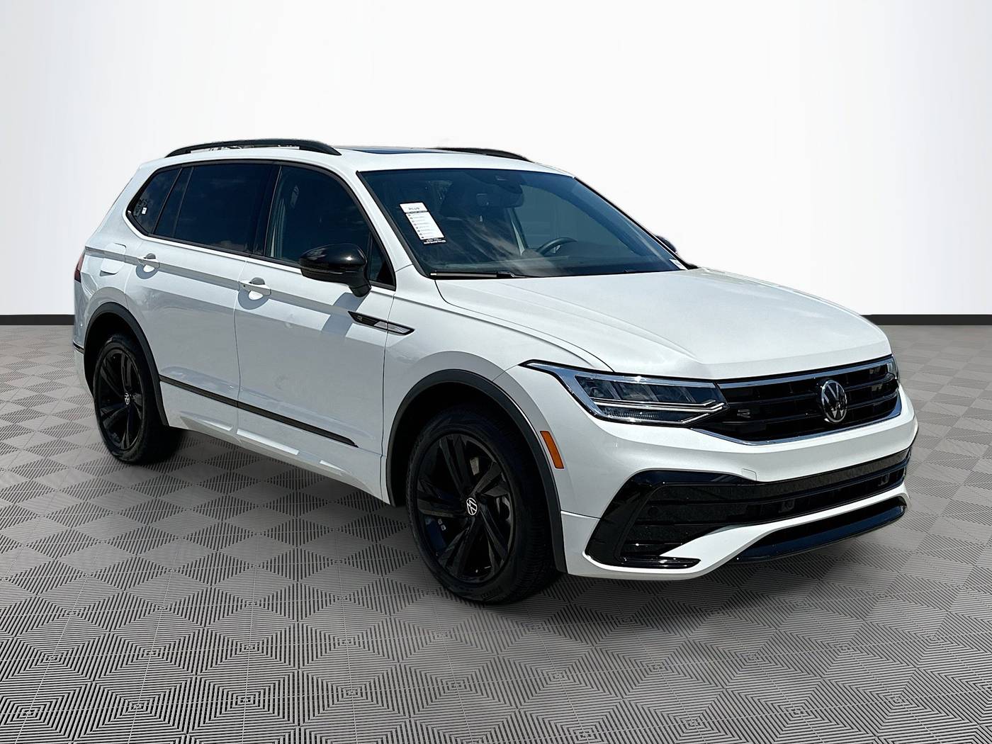 2024 Volkswagen Tiguan SE R-Line Black — SUV — 5,418 mi — Pompano Beach, FL