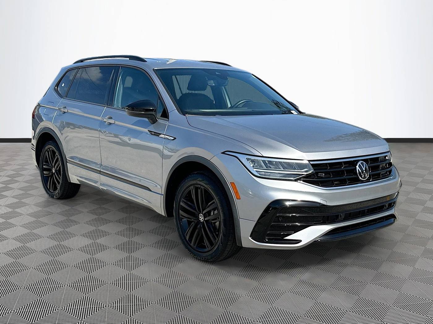 2022 Volkswagen Tiguan SE R-Line Black — SUV — 12,592 mi — Pompano Beach, FL