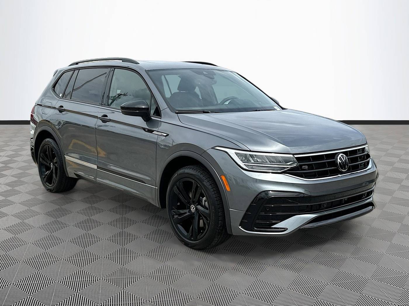 2024 Volkswagen Tiguan SE R-Line Black — SUV — 3,638 mi — Pompano Beach, FL