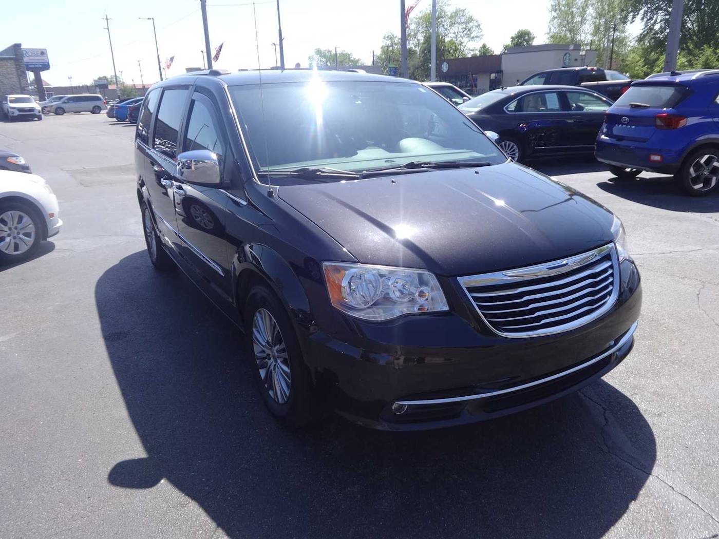 2014 Chrysler Town & Country Touring-L — Minivan — 102,475 mi — Hamilton, OH