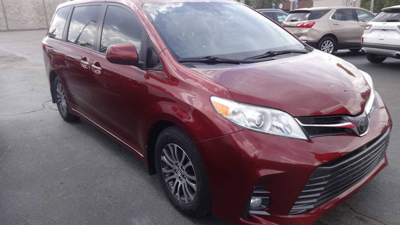 2019 Toyota Sienna XLE Premium — Minivan — 100,964 mi — Hamilton, OH